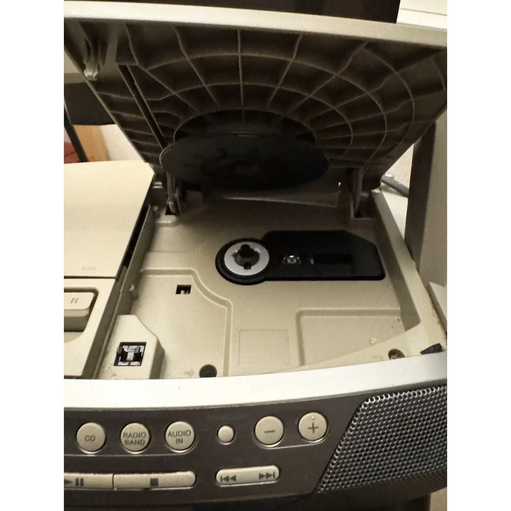 SONY (CFD-S05 )AM/FM Radio Boombox CD Cassette Tape Player Megabass Stereo